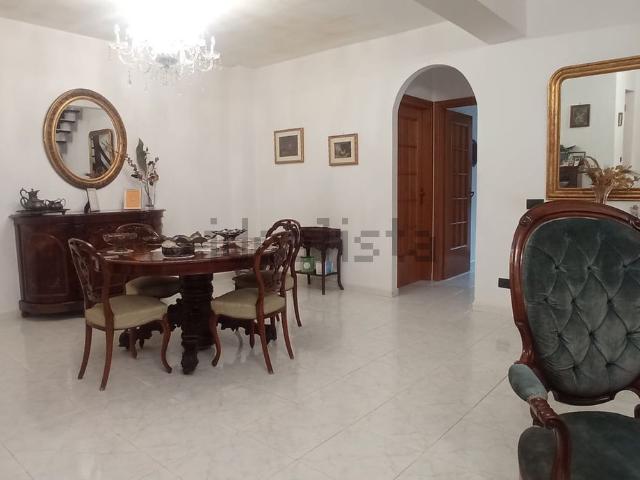 Villetta a schiera in vendita di 225 m² in Strada Privata Campus, 14