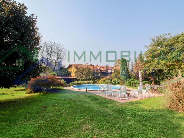 Villetta a schiera in vendita di 226 m² in Via ai Monti