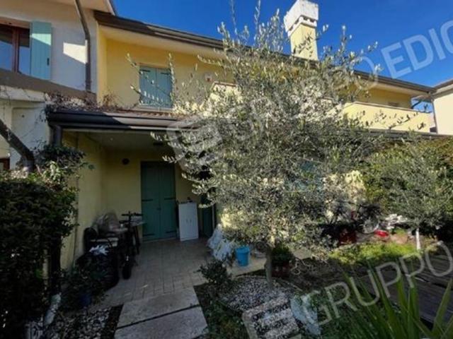Villetta a schiera in vendita di 226 m² in Via Alessandro Manzoni, 9