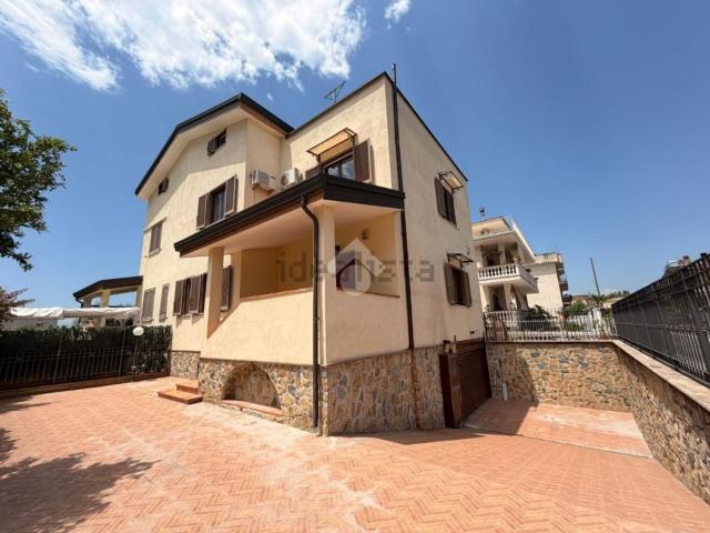 Villetta a schiera in vendita di 226 m² in Via Molinelle, 48