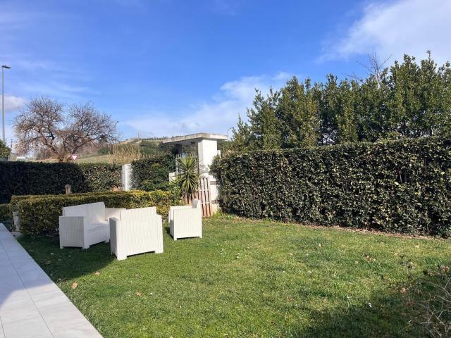 Villetta a schiera in vendita di 226 m² in Via San Bernardino da Siena, 2