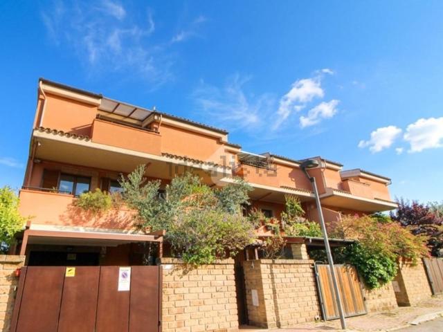 Villetta a schiera in vendita di 227 m² in Via Francesco Paolo D&apos  Annunzio, 11