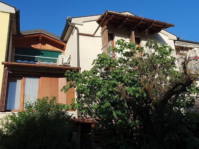 Villetta a schiera in vendita di 228 m²