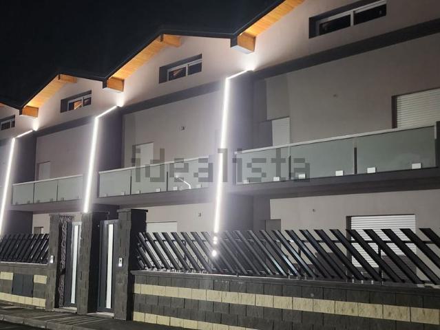 Villetta a schiera in vendita di 228 m² in Via carrara