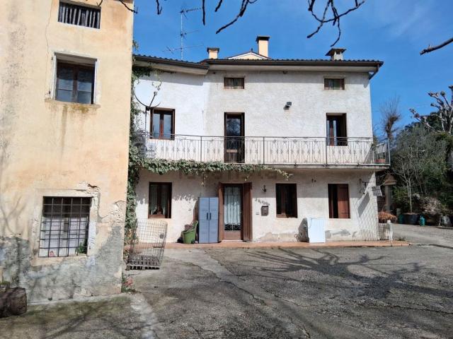 Villetta a schiera in vendita di 228 m² in Via Mantovan, 9