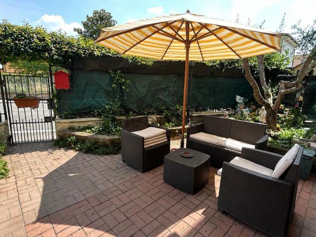 Villetta a schiera in vendita di 230 m² in Via C. Poma, 44