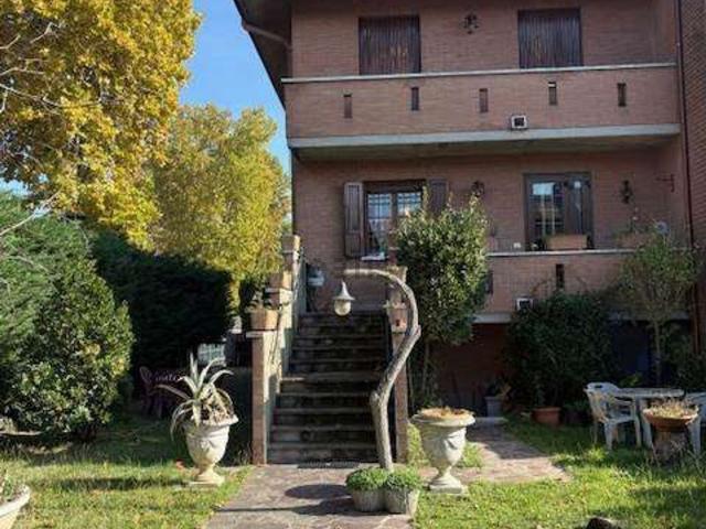 Villetta a schiera in vendita di 230 m² in Via Comacchio, 576