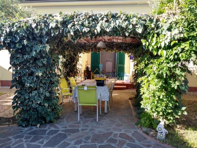 Villetta a schiera in vendita di 230 m² in Via Cavaiola, 1