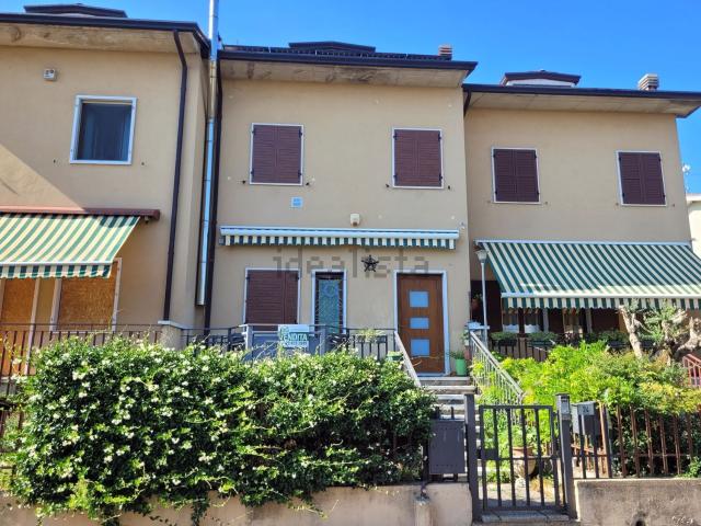 Villetta a schiera in vendita di 230 m² in Via Capovilla, 16