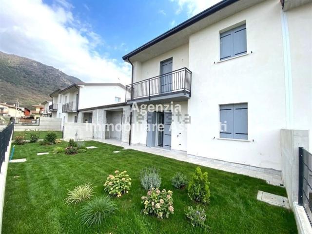 Villetta a schiera in vendita di 230 m² in Via Carlessi