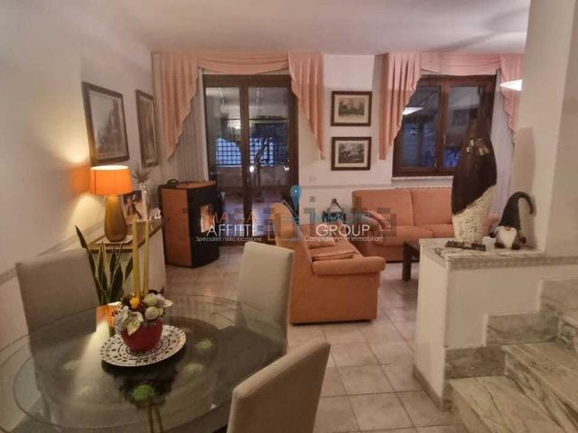 Villetta a schiera in vendita di 230 m² in Via Casalina, 2