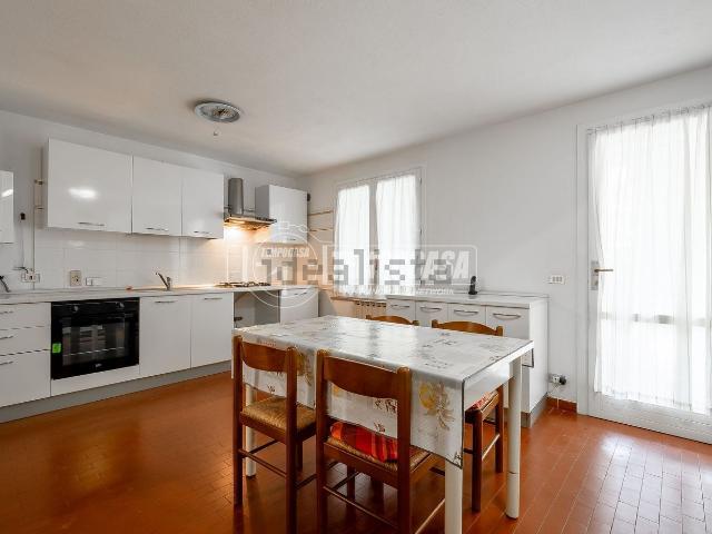 Villetta a schiera in vendita di 238 m² in Via Amerigo Donatini, 160
