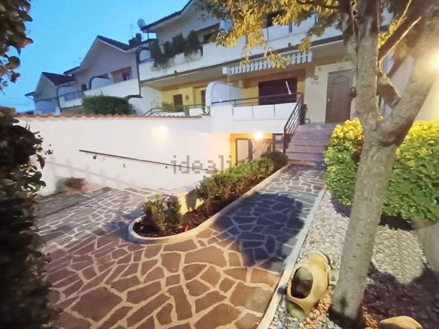 Villetta a schiera in vendita di 230 m² in Via Antonio Bianchi