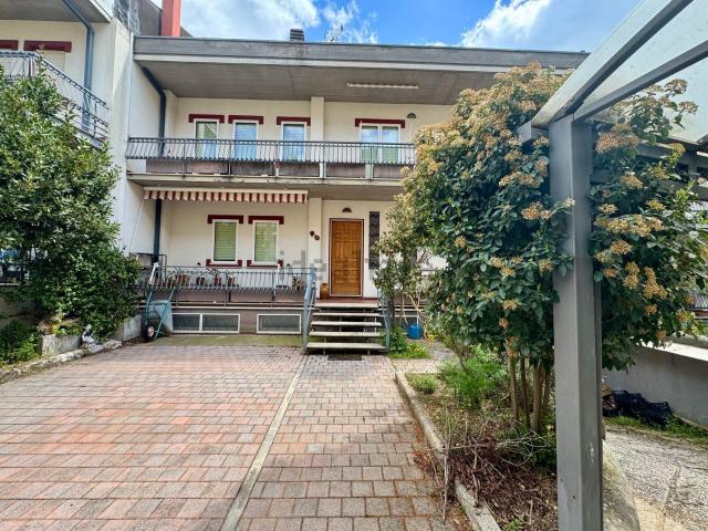 Villetta a schiera in vendita di 230 m² in Via Generale Antonio Gandin
