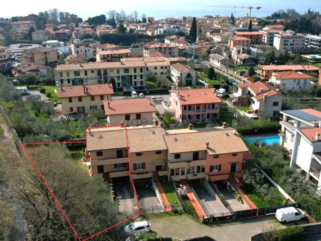 Villetta a schiera in vendita di 230 m² in Via Don Giovanni Agostini, 32