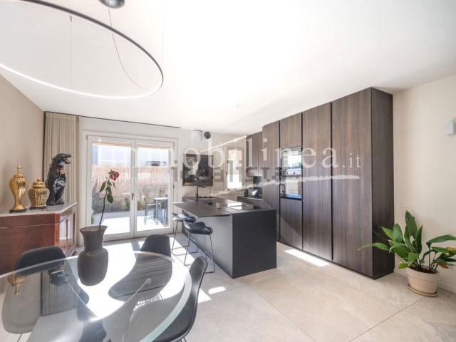 Villetta a schiera in vendita di 230 m² in Via Don Giovanni Zeni