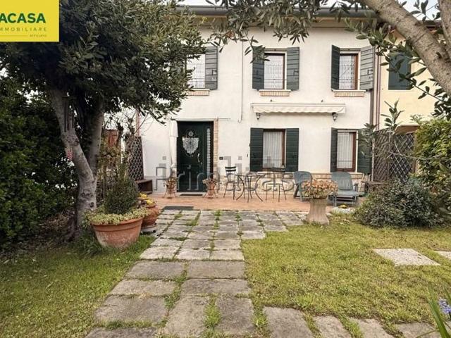Villetta a schiera in vendita di 230 m² in Via Dei Vettori