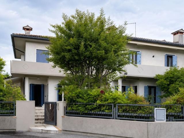 Villetta a schiera in vendita di 230 m² in Via Fratta