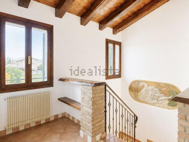 Villetta a schiera in vendita di 230 m² in Via Lovadina