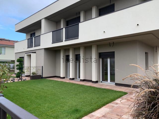 Villetta a schiera in vendita di 230 m² in Via La Fratellanza
