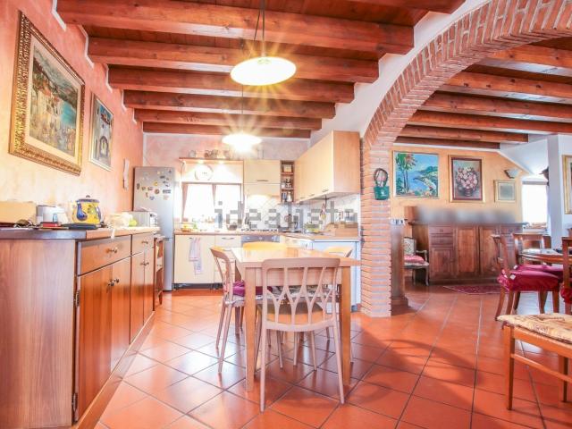 Villetta a schiera in vendita di 230 m² in Via Nogarole