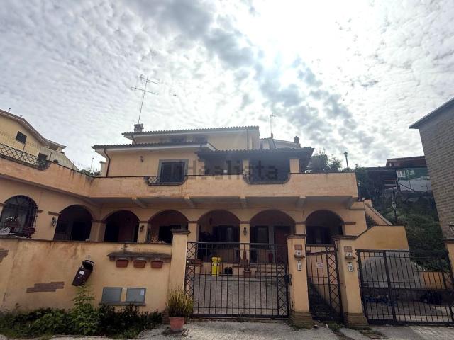 Villetta a schiera in vendita di 230 m² in Via Santa Maria