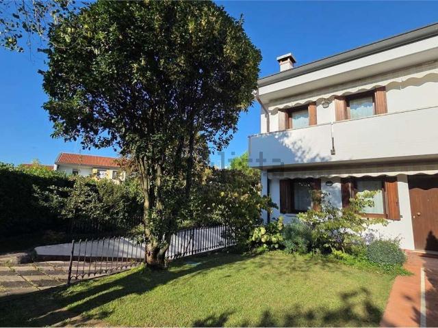 Villetta a schiera in vendita di 230 m² in Via Sbrojavacca, 44