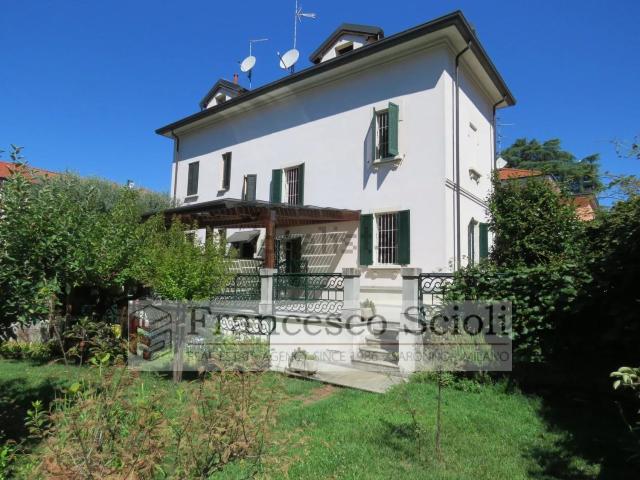 Villetta a schiera in vendita di 230 m² in Via Rodolfo Bucco, 10