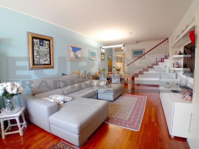 Villetta a schiera in vendita di 230 m² in Via Roma