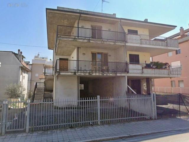 Villetta a schiera in vendita di 230 m² in Via Torino, 59
