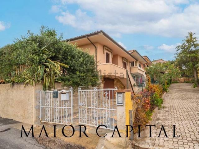 Villetta a schiera in vendita di 230 m² in Via Trentino