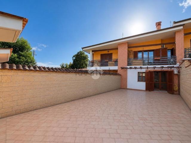 Villetta a schiera in vendita di 230 m² in Via Vigne Nuove, 48