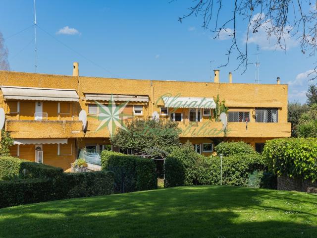 Villetta a schiera in vendita di 230 m² in Largo Olgiata, 15