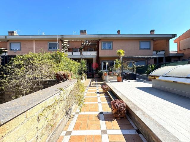 Villetta a schiera in vendita di 230 m² in Largo Olgiata, 15