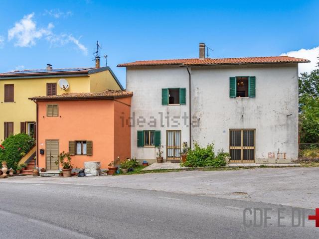 Villetta a schiera in vendita di 231 m² in Località Chiesa vecchia in giu&apos