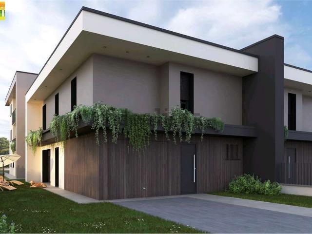 Villetta a schiera in vendita di 232 m² in Viale XXII Aprile, 134