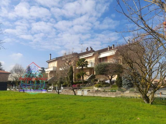 Villetta a schiera in vendita di 233 m² in Via Grazia Deledda, 23