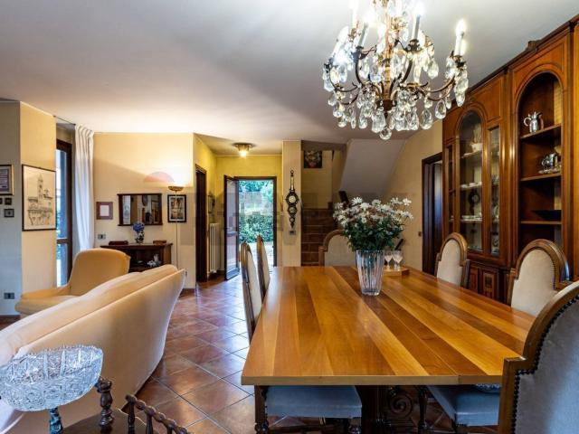 Villetta a schiera in vendita di 235 m² in Via Giancarlo Puecher, 3