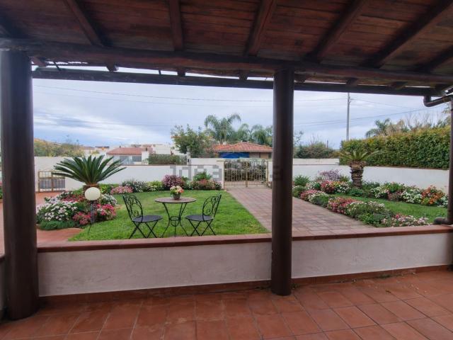 Villetta a schiera in vendita di 235 m² in Via Guido