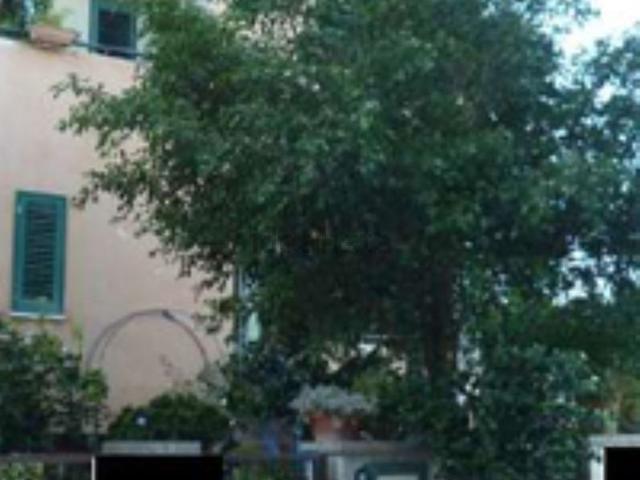 Villetta a schiera in vendita di 235 m² in Via dei Garofani, 4