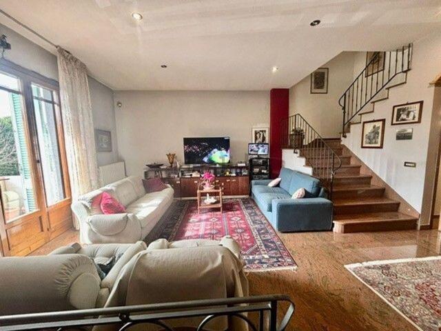 Villetta a schiera in vendita di 235 m² in Via Val d&apos Elsa