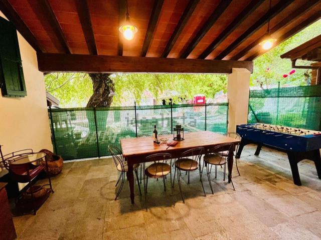 Villetta a schiera in vendita di 235 m² in Strada della Borgata, 24