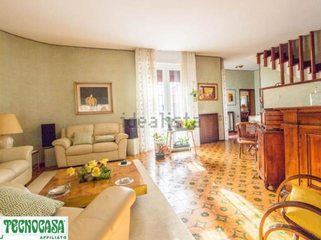 Villetta a schiera in vendita di 237 m² in Via del Lido