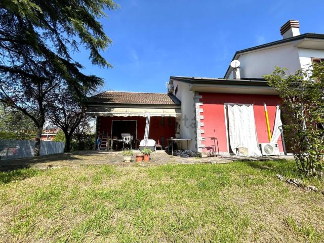 Villetta a schiera in vendita di 237 m² in Via delle Rose, 1