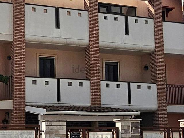 Villetta a schiera in vendita di 238 m² in Via Sandro Pertini