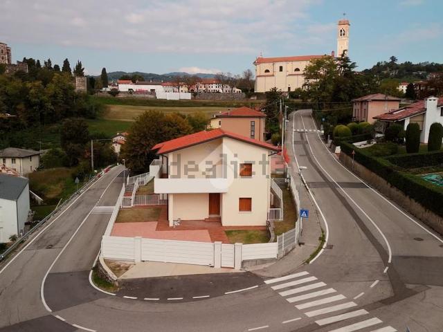 Villetta a schiera in vendita di 240 m² in Via Calavena Alta