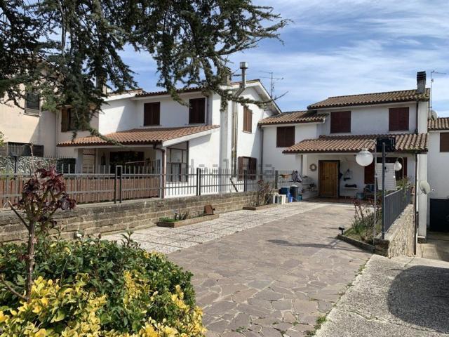 Villetta a schiera in vendita di 240 m² in Via Castel di Stroppa, 19