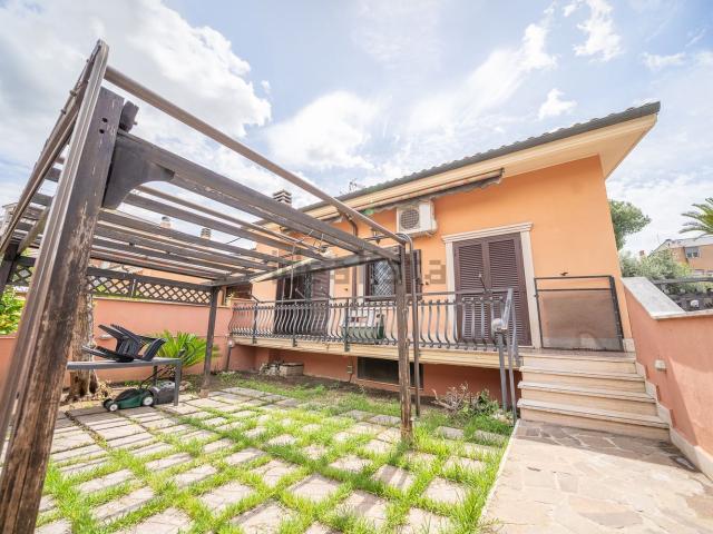 Villetta a schiera in vendita di 240 m² in Via Alia, 100