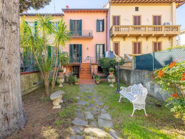 Villetta a schiera in vendita di 240 m² in Via Giuseppe Galliano