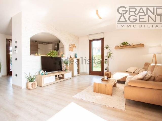 Villetta a schiera in vendita di 240 m² in Via Don Arcadio Merlini, 39
